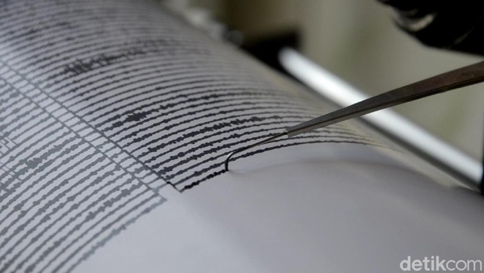 info-gempa-bmkg-pusatnya-di-pacitan-terasa-sampai-yogya_169