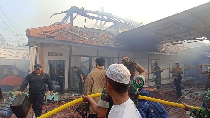 lapas-ngawi-terbakar-1786700612188_169