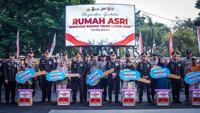 melalui-program-rumah-asri-kapolres-bogor-akbp-wikha-ardilestanto-melakukan-renovasi-bedah-rumah-warga-kurang-mampu-di-kabupat-1786933813911_169