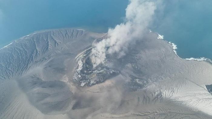 erupsi-gunung-anak-krakatau-foto-pvmbghandout-via-reuters-1788833904426_169