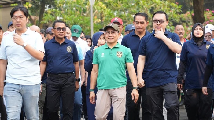 direktur-utama-bpjs-kesehatan-prihati-pujowaskito-bersama-menteri-koordinator-bidang-pemberdayaan-masyarakat-menko-pm-muhaimin-1791117965108_169