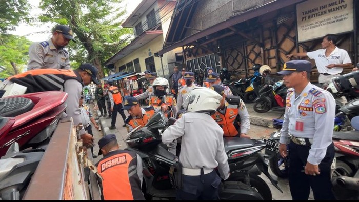 dishub-razia-parkir-liar-di-gandaria-city-jaksel-sejumlah-motor-diangkut-1793002599134_169