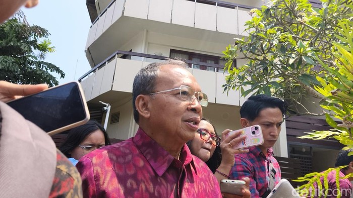 gubernur-bali-wayan-koster-saat-ditemui-di-sanur-denpasar-selasa-13102026-1791864567251_169