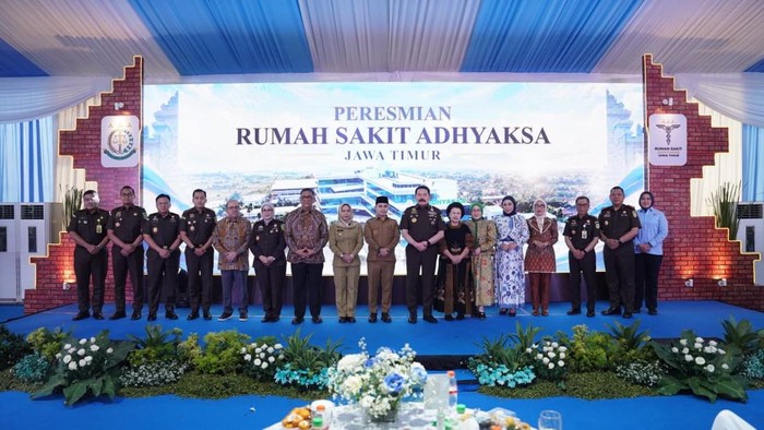 jaksa-agung-resmikan-rs-adhyaksa-di-jatim-1793093456306_169