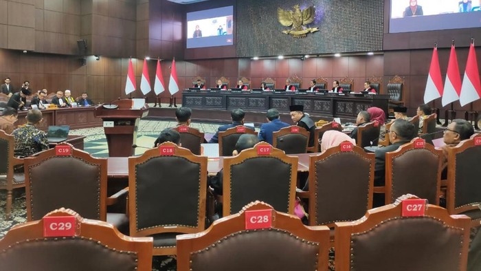 kemendikdasmen-atase-pendidikan-kbri-di-singapura-dan-australia-beri-keterangan-di-sidang-phpu-syarat-pendidikan-gibran-rakabu-1790910168022_169