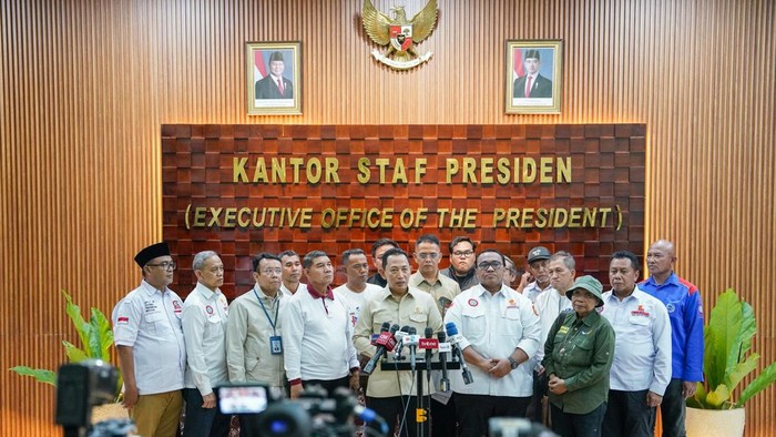 kepala-staf-kepresidenan-jenderal-listyo-sigit-prabowo-audiensi-dengan-buruh-evadetik-1791304879156_169