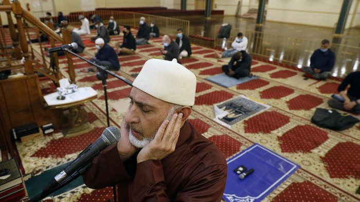 melihat-tarawih-pertama-umat-muslim-di-chicago-as_169