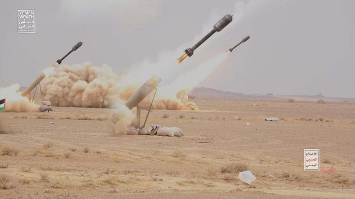 momen-petempur-houthi-yaman-luncurkan-rudal-ke-israel-1_169