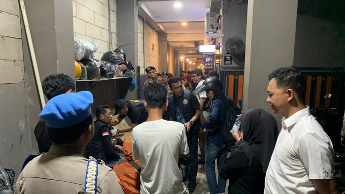 polresta-serang-kota-gelar-patroli-kryd-untuk-mencegah-peredaran-narkoba-di-tempat-hiburan-malam-dan-lokasi-rawan-1792197997085_169