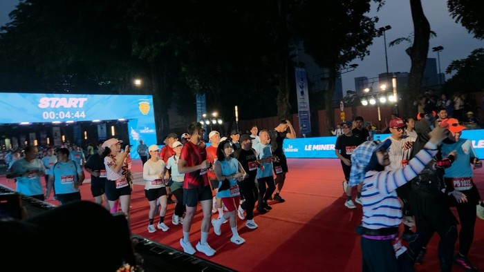 pramono-dan-zulhas-ikut-lari-10k-di-jakarta-running-festival-2026-taufikdetikcom-1792881864279_169