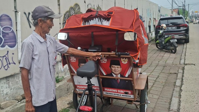 presiden-prabowo-beri-bantuan-lansia-di-bogor-becak-listrik-dok-istimewa-1791314197140_169