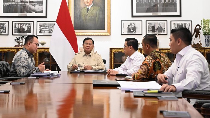 presiden-prabowo-bersama-kepala-brin-menko-pmk-1793114324850_169