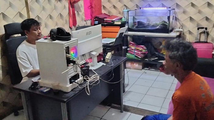 pria-berinisial-a-ditangkap-setelah-mencuri-sepeda-motor-di-ciseeng-bogor-dokistimewa-1791554880667_169