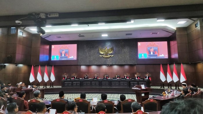 sidang-putusan-gugatan-terkait-syarat-pendidikan-gibran-di-mk-muliadetikcom-1791291813213_169