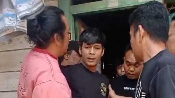 terduga-pelaku-penyiraman-air-keras-1790847464324_169