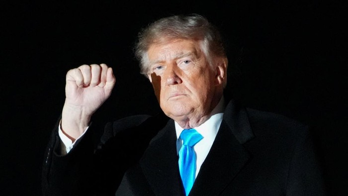trump-kembali-ke-andrews-usai-kampanye-di-nebraska-1791260238979_169