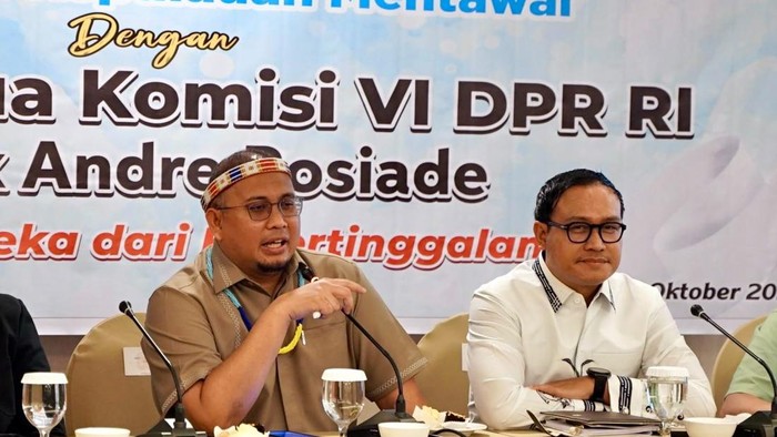 wakil-ketua-komisi-vi-dpr-andre-rosiade-dan-bupati-mentawai-dok-istimewa-1792305663410_169