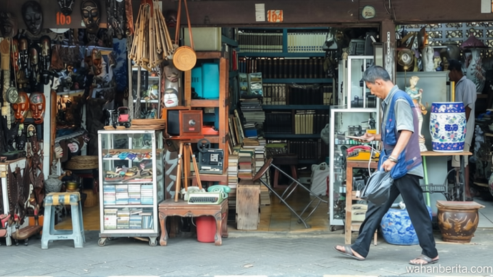 Berburu Harta Karun Vintage di Pasar Antik Jalan Surabaya