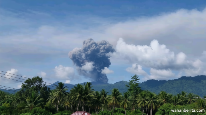 Key Issue: Masih Hilang, 2 WN Singapura Diduga Tertimbun Pasir Erupsi Gunung Dukono