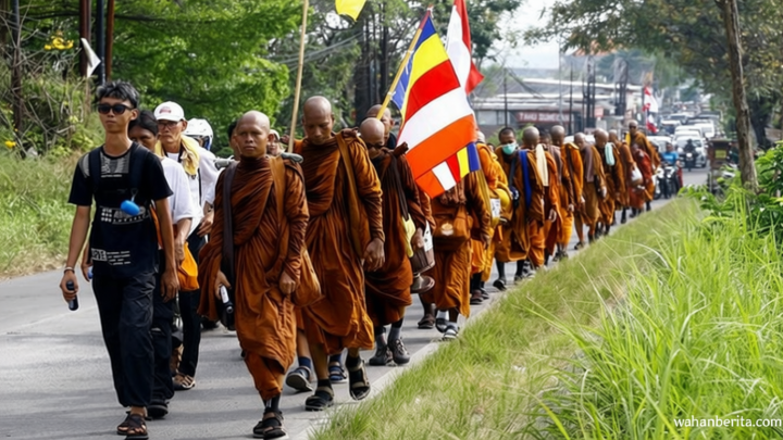 Biksu Lintas Negara Tempuh 660 Km Jalan Kaki ke Borobudur