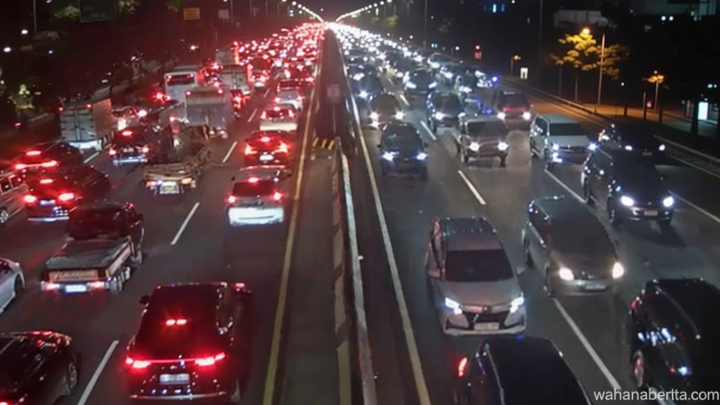 Malam Long Weekend – Lalin Sejumlah Jalan di Jakarta Padat