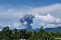 Gunung Dukono 2 Kali Meletus Pagi Ini – Semburkan Abu hingga 3.000 Meter