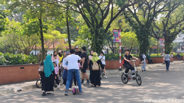 Sarah Ajak Keluarga Liburan ke TMII: Banyak Pilihan untuk Foto-foto