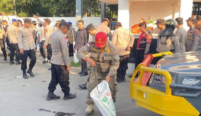 Key Strategy: Warga Lempar Ular Saat Demo di Indramayu