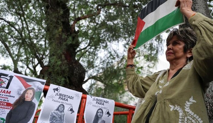 Desak Aktivis Gaza Dibebaskan, Massa Kepung Kedubes Israel