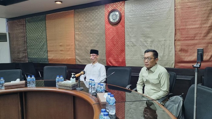 anggota-dprd-jember-achmad-syahri-as-siddiq-kemeja-putih-taufiqdetikcom-1778834420884_169