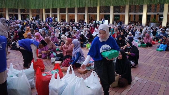 New Policy: Dukung Kemaslahatan Umat, AQUA Raih Penghargaan dari Masjid Istiqlal