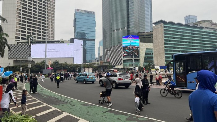 banyak-warga-yang-berolahraga-di-bundaran-hi-meski-pemprov-dki-jakarta-meniadakan-cfd-untuk-peringatan-waisak-adhfardetikcom-1780190894047_169