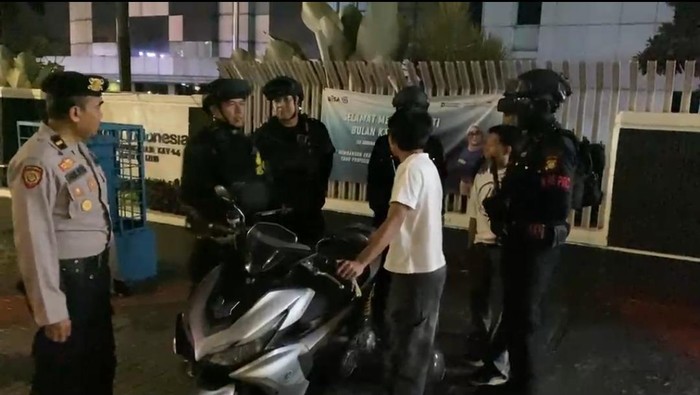 brimob-polda-metro-jaya-gagalkan-balap-liar-di-kebayoran-baru-jaksel-1778804281140_169
