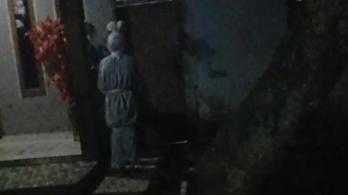 dokumentasi-isu-pocong-teror-rumah-warga-di-cibinong-dokistimewa-1780045388729_169