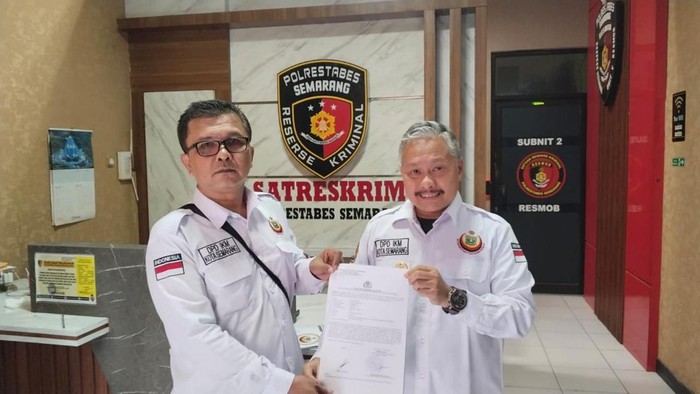 dpd-ikm-kota-semarang-melaporkan-abu-janda-ke-polisi-karena-diduga-menghina-suku-minang-dokistimewa-1780151260321_169