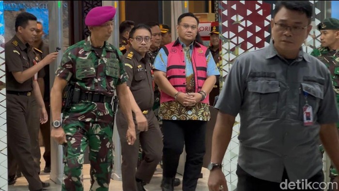 eks-anggota-ombudsman-yeka-hendra-diduga-menerima-suap-dari-korporasi-demi-meloloskan-mereka-dari-jerat-hukum-kasus-korupsi-fa-1779728165459_169