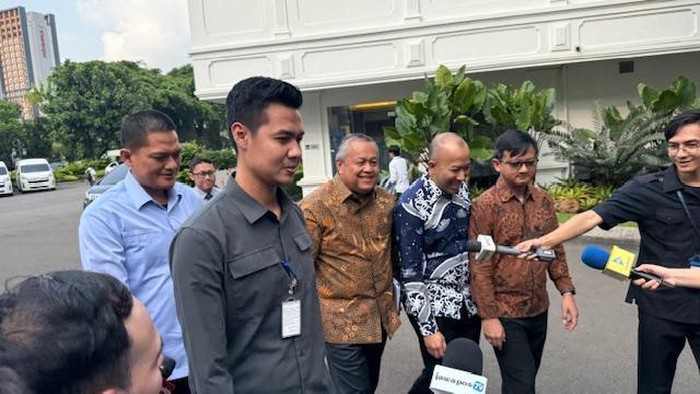 gubernur-bi-perry-warjiyo-tiba-di-istana-evadetikcom-1779095899534_169