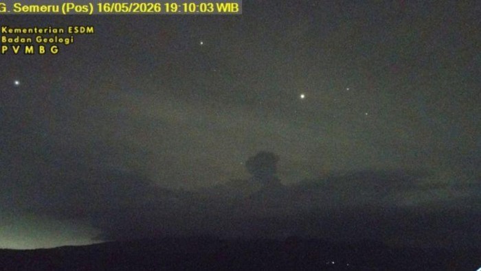 gunung-semeru-erupsi-disertai-awan-panas-guguran-pada-sabtu-1652026-malam-1778941761206_169
