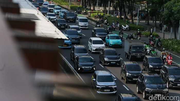 jelang-libur-idul-adha-lalin-jakarta-padat-di-jam-pulang-kerja-1779789448021_169