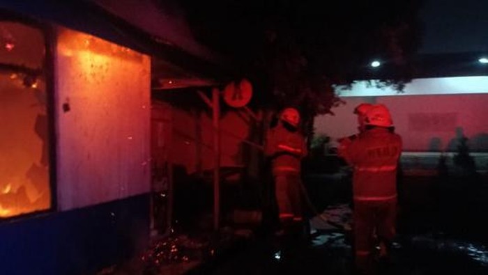 kebakaran-terjadi-pada-pos-jaga-satpas-sim-di-jalan-daan-mogot-dok-istimewa-1779382403813_169