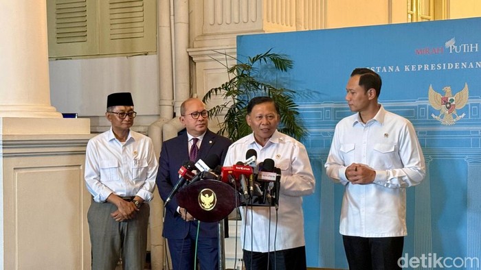 kepala-badan-otorita-pengelola-pantai-utara-jawa-1778595514735_169