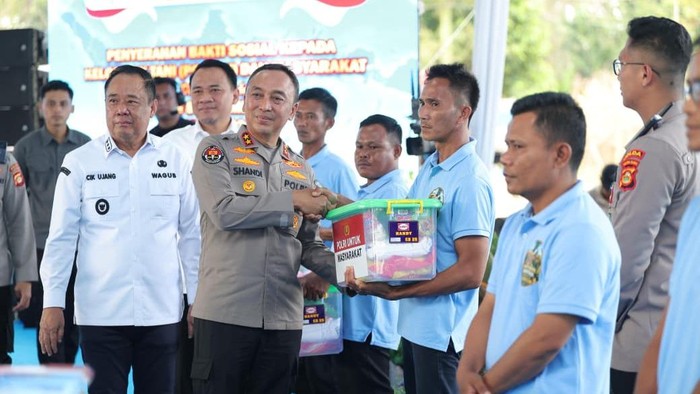 kepolisian-daerah-sumatera-selatan-polda-sumsel-turun-langsung-ke-ladang-untuk-memberdayakan-para-petani-demi-mewujudkan-swase-1778933739366_169