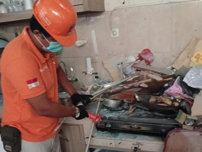 ledakan-gas-mengakibatkan-rumah-warga-di-tambora-jakarta-barat-porak-poranda-1779433558281_43