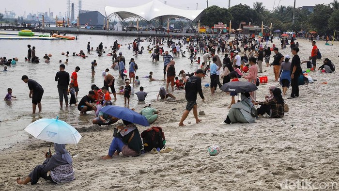 libur-lebaran-pantai-ancol-dipadati-wisatawan-1774165239009_169
