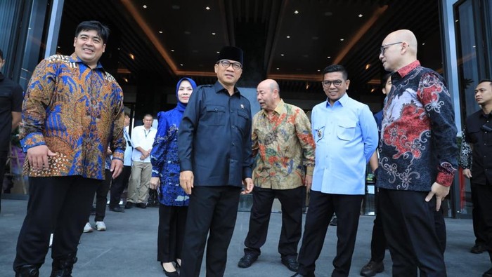 menteri-desa-dan-pembangunan-daerah-tertinggal-mendes-pdt-yandri-susanto-saat-menghadiri-pembukaan-movenpick-resort-carita-1779016777348_169