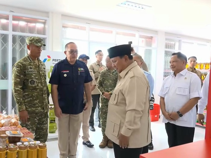 momen-tito-dampingi-prabowo-resmikan-operasionalisasi-1061-kdkmp-1778928637557