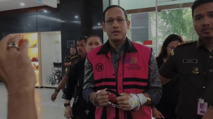 Latest Program: Yang Bikin Jaksa Tuntut Nadiem 18 Tahun Bui: Raup Rp 4,8 T dan Berbelit-belit