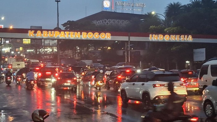 One Way Arah Jakarta Berakhir – Lalin Arah Puncak Bogor Kembali Padat