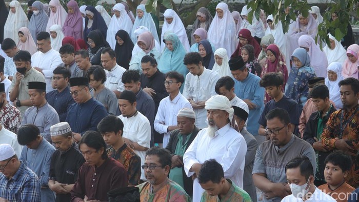 pelaksanaan-salat-idul-adha-di-halaman-kampus-universitas-muhammadiyah-bandung-rabu-2862023-3_169