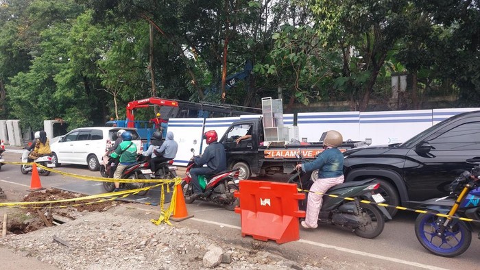 perbaikan-jalan-amblas-di-lenteng-agung-jaksel-masih-dilakukan-sabtu-3052026-1780112923191_169